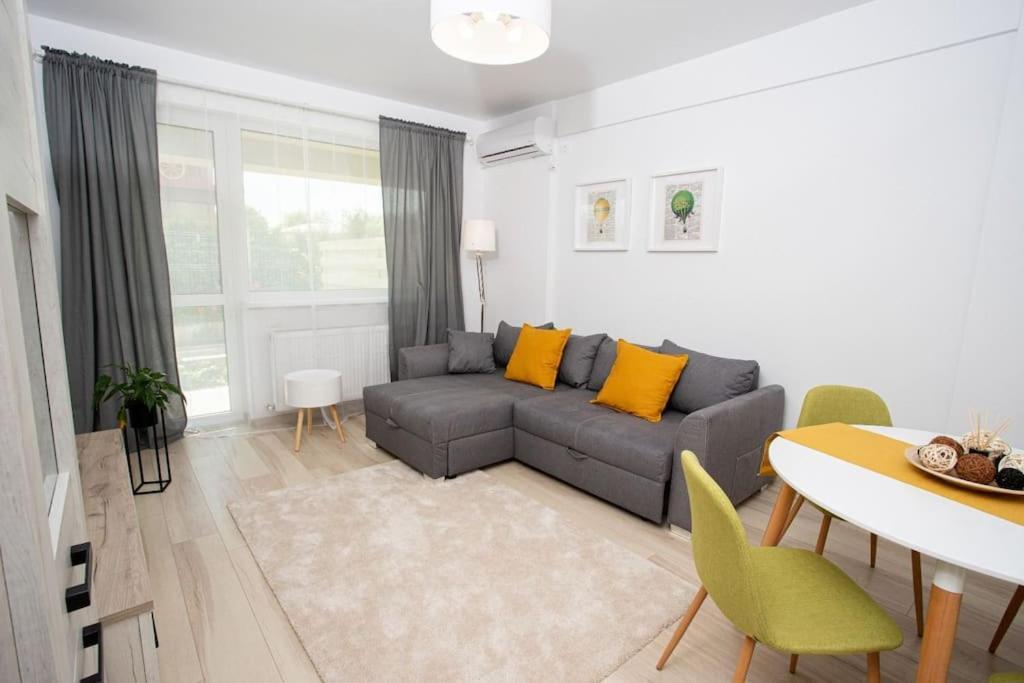 Amazing Apartament With Garden Bucharest Airport Self Check-In!! Otopeni Exteriör bild