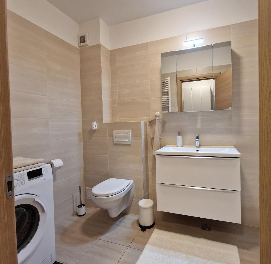 Amazing Apartament With Garden Bucharest Airport Self Check-In!! Otopeni Exteriör bild